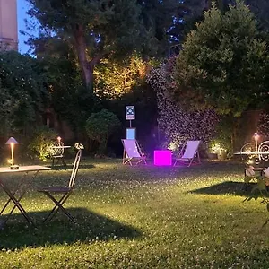 Riari Garden Bed and breakfast